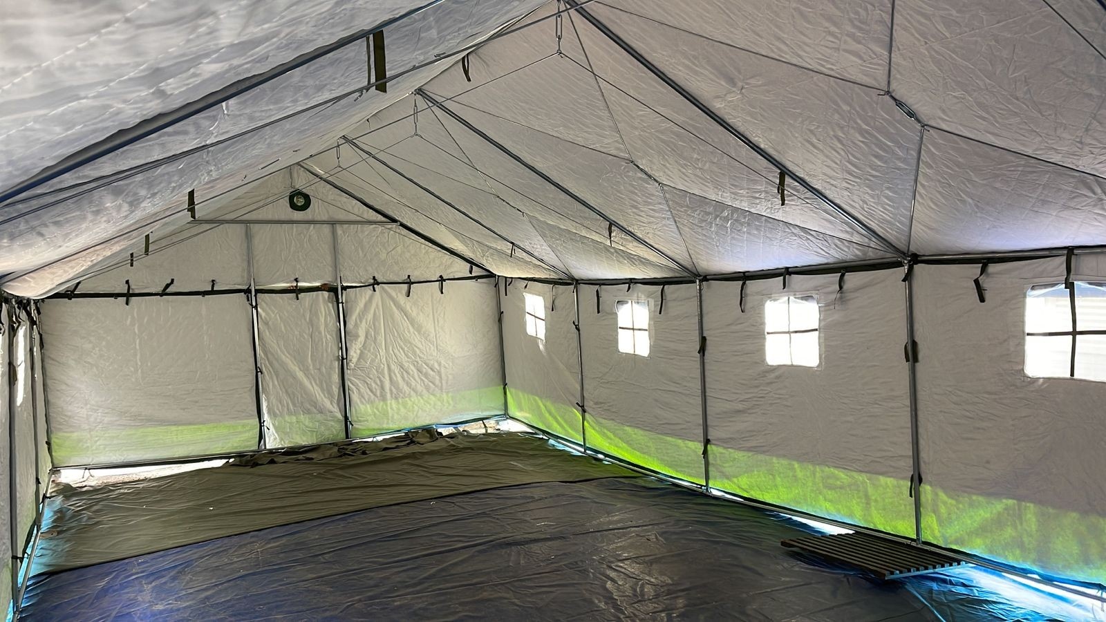 Палатка Каркасная утепленная зеленого цвета 12х6 Палатка Каркасная утепленная зеленого цвета 12х6